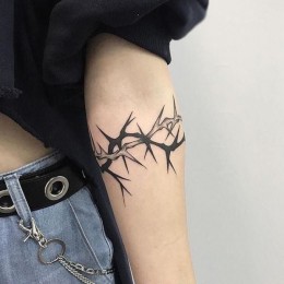 Татуировка Лоза с шипами