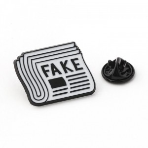 Металлический значок Fake