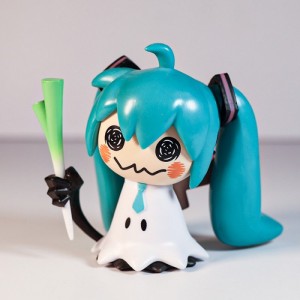 Мини фигурка Pokemon x Vocaloid: Hatsune Miku / Mimikyu