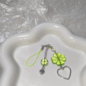 Брелок-подвеска на телефон клевер