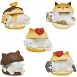 Мини-фигурки Котики в булочках в ассортименте