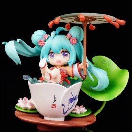 Мини-фигурка Vocaloid: Hatsune Miku - Playilng in Lotus Pond