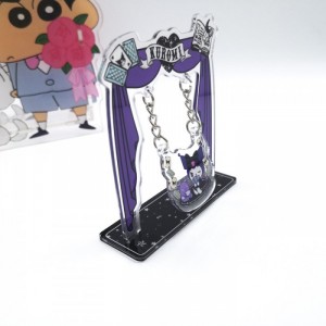 Акриловая фигурка Sanrio Куроми на качелях