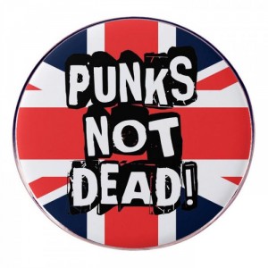 Металлический значок Punks not dead!