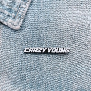 Металлический значок Crazy young