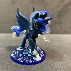 Мини-фигурка My Little Pony Луна Б/У