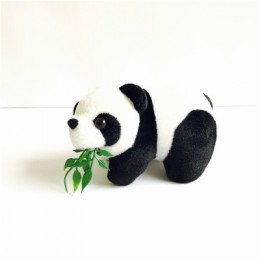 Маленькая мягкая игрушка панда